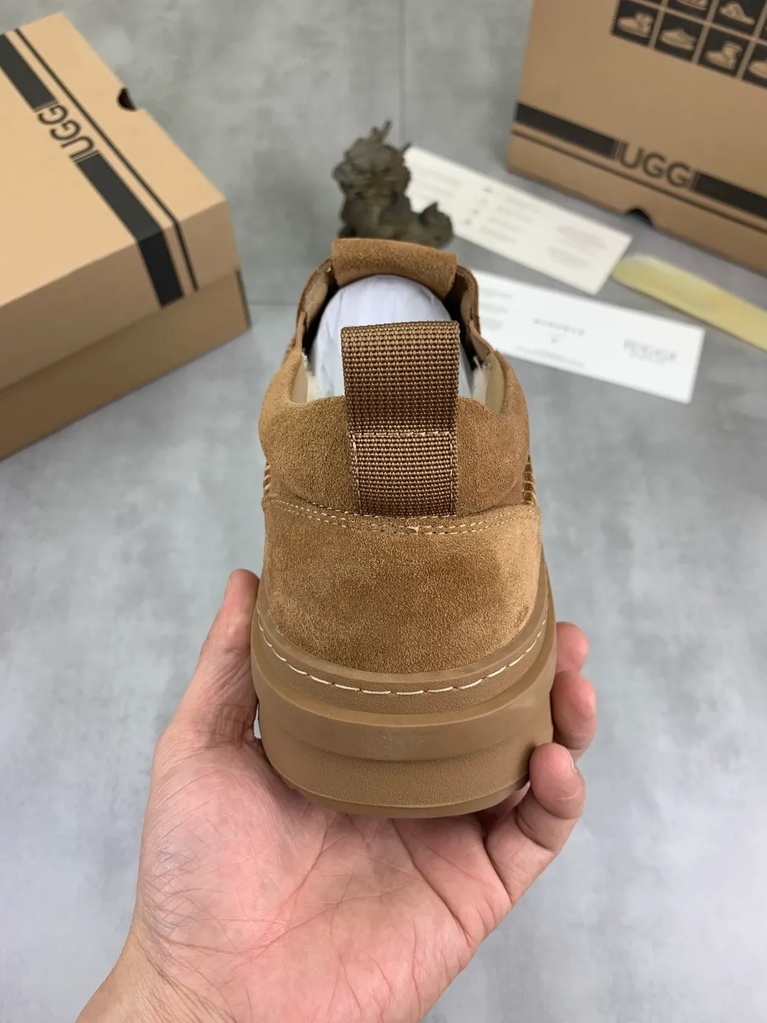 Men's men's shoes 💰P580 New arrival 🆕🆕🆕 IUGGI men's shoes slip-on loafers British style fashionable retro casual sneakers Convenient, comfortable, casual, versatile style Wool lining is comfortable and warm Rubber outsole Non-slip and firm Size: 39-44 Three colors 8731-8